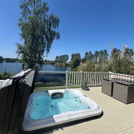 Tattershall Lakes Sunset View Caravan Lakeside, Hot Tub, Garden, Private Fishing Peg & Wifi Extérieur photo