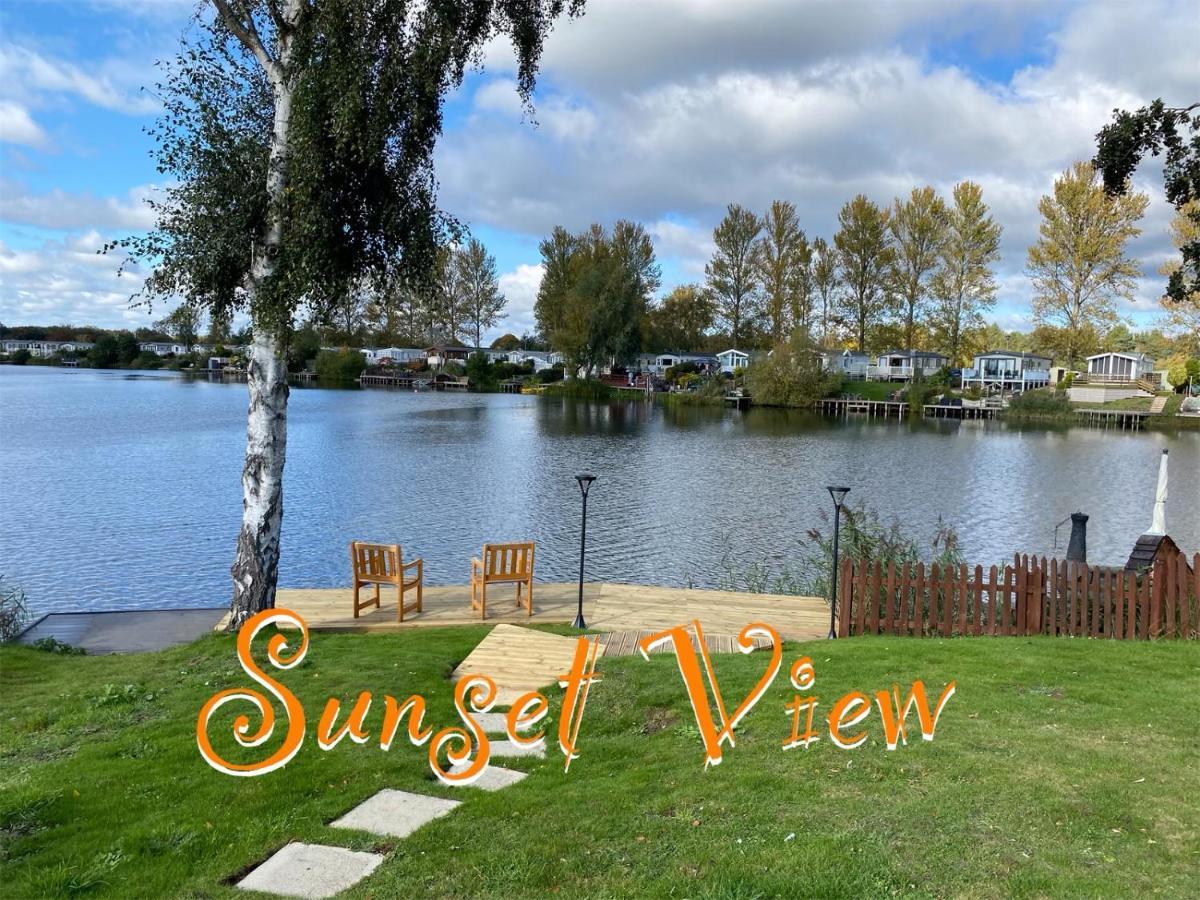 Tattershall Lakes Sunset View Caravan Lakeside, Hot Tub, Garden, Private Fishing Peg & Wifi Extérieur photo
