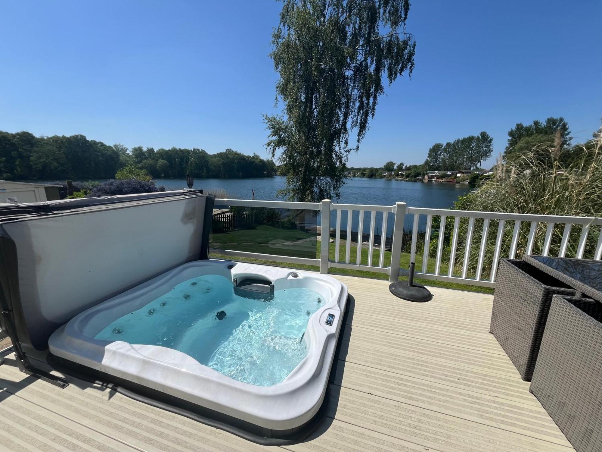 Tattershall Lakes Sunset View Caravan Lakeside, Hot Tub, Garden, Private Fishing Peg & Wifi Extérieur photo